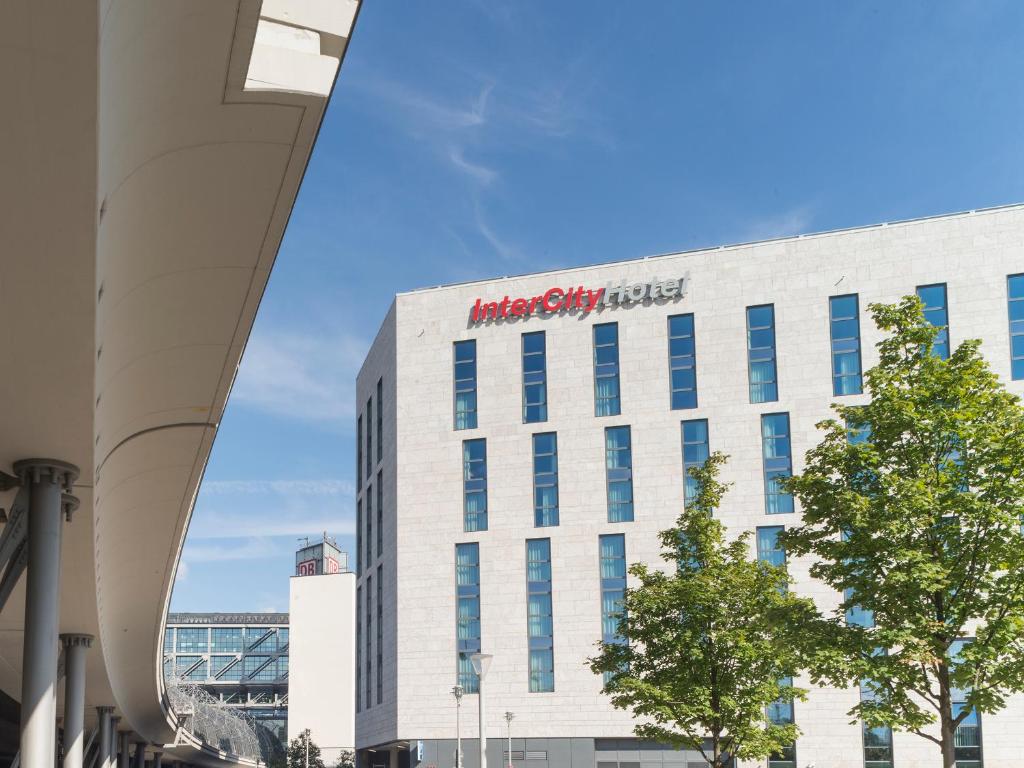 History and Architecture of IntercityHotel Berlin Hauptbahnhof