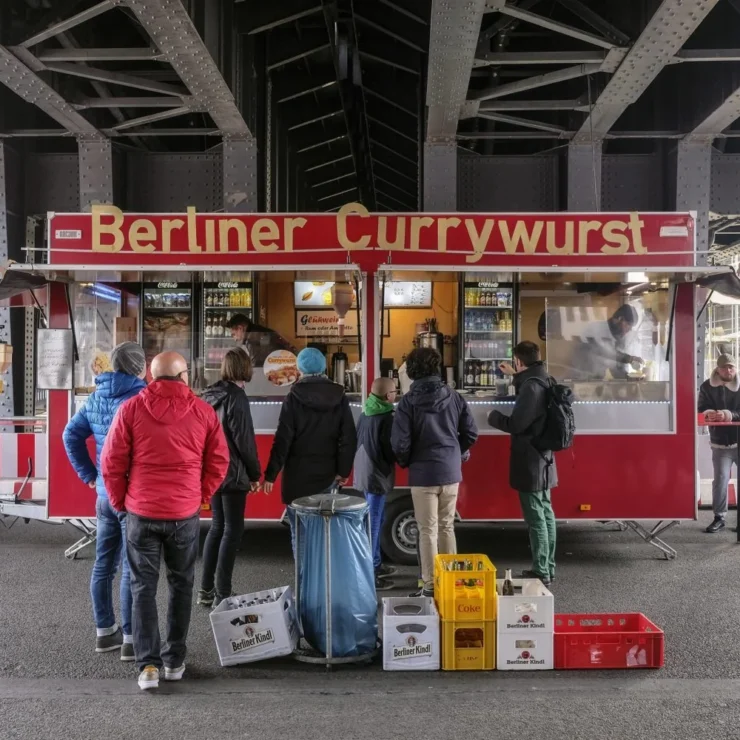 LES MEILLEURS SPOTS DE CURRYWURST À BERLIN : LES FAVORIS LOCAUX RÉVÉLÉS